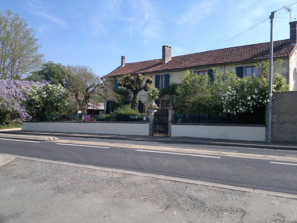 La Maison Jaune Bed and Breakfast Bouresse Exterior foto