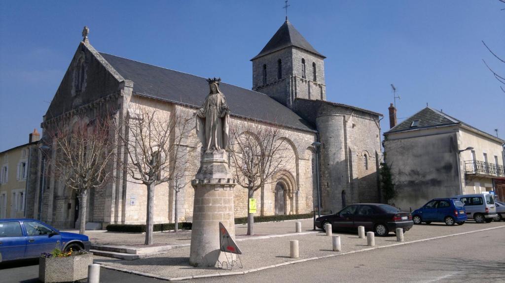 La Maison Jaune Bed and Breakfast Bouresse Exterior foto